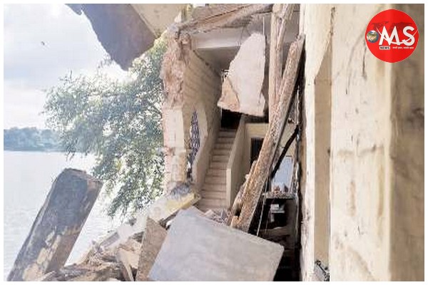 एक्सीलेंस हमीदिया कॉलेज में बड़ा हादसा टला, जर्जर भवन का हिस्सा गिरा