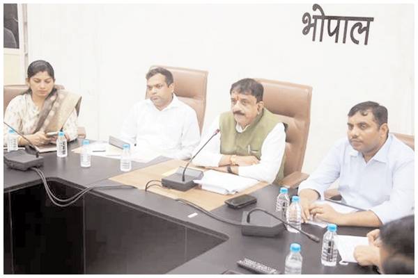 सांसद शर्मा की अध्यक्षता में ट्रैफिक व्यवस्था संबंधी बैठक संपन्न
