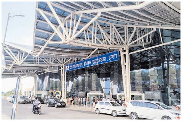 एयरपोर्ट पर चूहे ने यात्री को काटा,नहीं मिली मेडिकल सुविधा