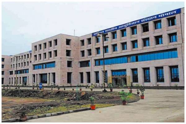 एम्स में मिलेगी मरीजों को रोबोटिक सर्जरी की सौगात