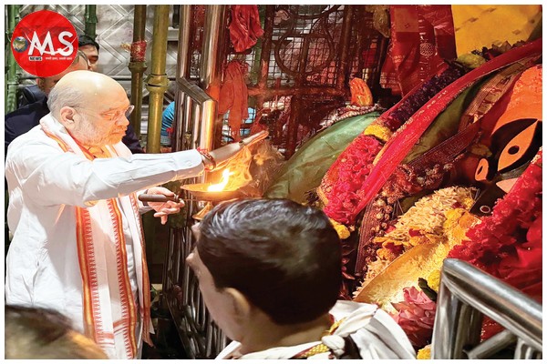 कोलकाता के कालीघाट मंदिर में अमित शाह ने की पूजा