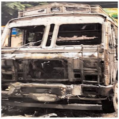 भीड़ को रौंदते हुए निकला बेकाबू ट्रक, 2 की मौत