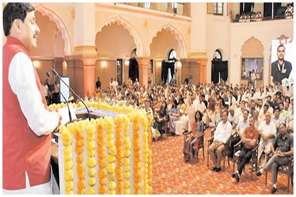 आयुर्वेद के सिद्धांतों का पालन करने से आयुष्मान भव को कर सकते हैं चरितार्थ : सीएम