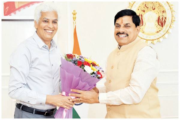 दीपक सक्सेना ने आयुक्त जनसंपर्क का कार्य संभाला, गुना में जन्म और उज्जैन में बसने वाले सक्सेना सख्त, पारदर्शी छवि के अधिकारी