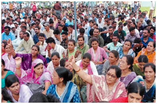 राजधानी भोपाल में जुटे प्रदेश भर के अतिथि शिक्षक, नियमितीकरण सहित कई मांगों को लेकर विरोध प्रदर्शन