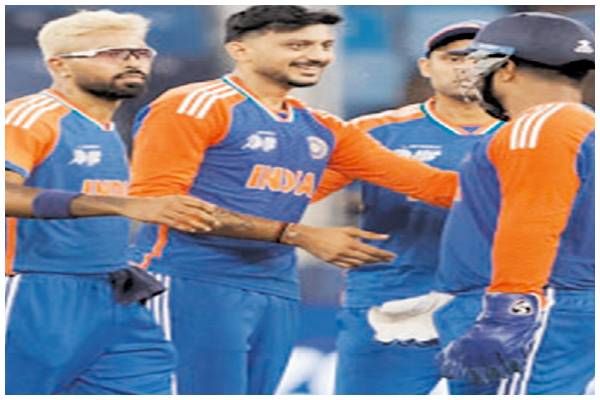 भारत की विजयी शुरूआत, यूएई को नौ विकेट से रौंदकर