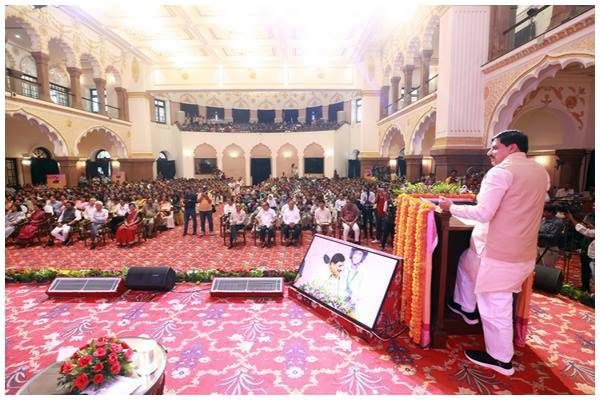 प्रदेश के विद्यार्थी राष्ट्रीय और अंतर्राष्ट्रीय स्तर पर अपनी प्रतिभा और योग्यता करें स्थापित: डॉ. यादव