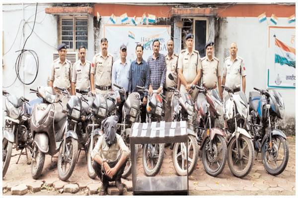 भेल के ठेका श्रमिक ने दो नाबालिगो के साथ बनाया था वाहन चोरी और झपटमार गैंग