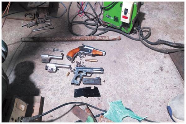 हथियार फैक्ट्री का भंडाफोड़, मछली परिवार के गुर्गों से जुड़े तार