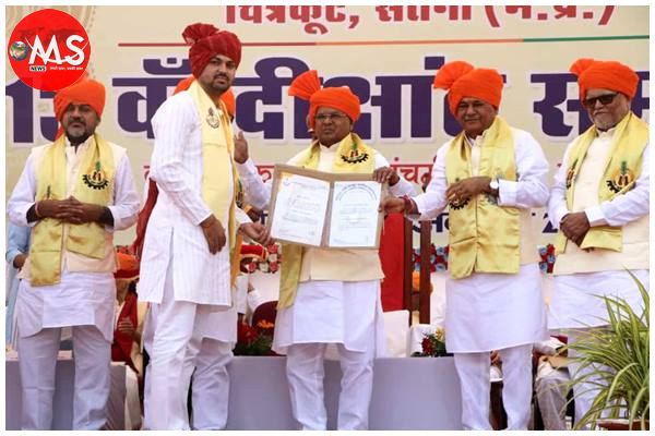 समृद्धि के शिखर पर माता-पिता, समाज और देश को कभी नहीं भूलें : राज्यपाल