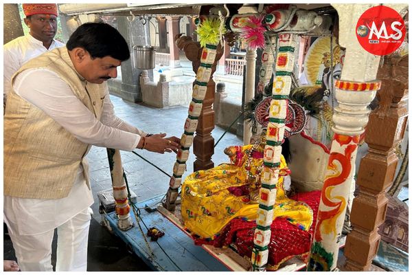 मुख्यमंत्री डॉ. यादव ने ऐतिहासिक और धार्मिक धरोहर गोपाल मंदिर का किया औचक निरीक्षण