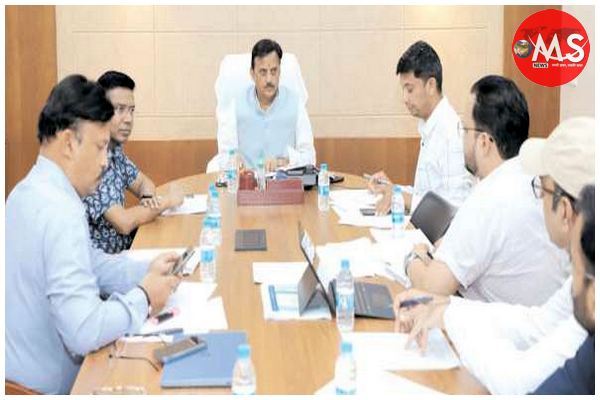 राजेन्द्र शुक्ल ने स्वास्थ्य संस्थानों के उन्नयन प्रस्तावों की वृहद समीक्षा की