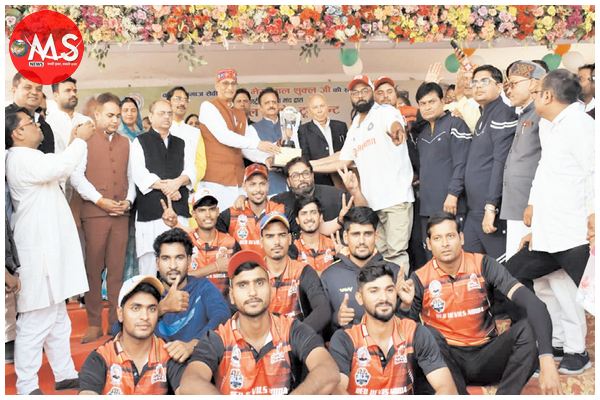 खेलों से हमें प्रतिस्पर्धा और सहयोग की प्रेरणा मिलती है : शुक्ल