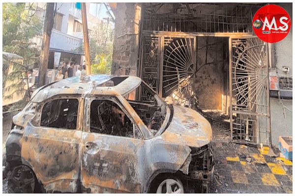 इंदौर में इलेक्ट्रिक कार ब्लास्ट, एक साथ 7 चिताएं जली