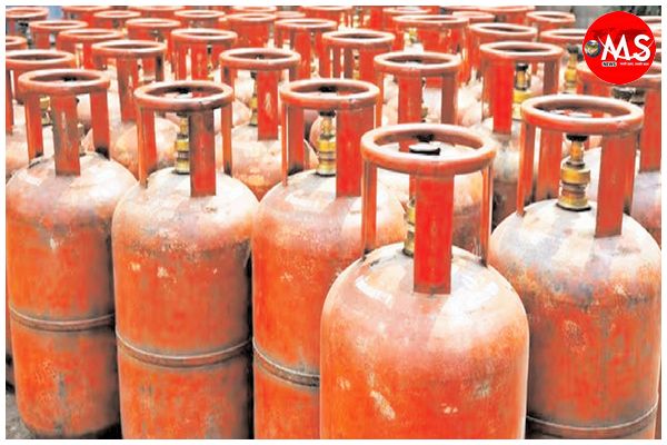 इंदौर में नए गैस कनेक्शनों पर रोक, छोटे गैस सिलिंडरों के कनेक्शन ले सकेंगे उपभोक्ता
