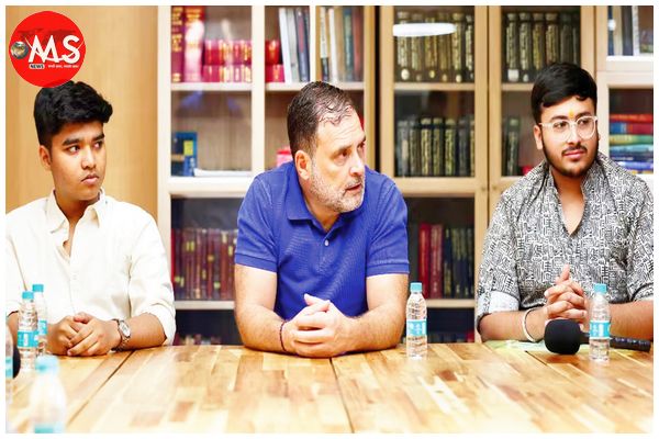 सीबीएसई छात्रों से मिले राहुल गांधी, परीक्षा परिणामों में गड़बडिय़ों को लेकर उठाए गंभीर सवाल…
