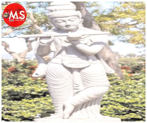 ऋषि सांदीपनि के कृष्ण की विराट प्रतिमा