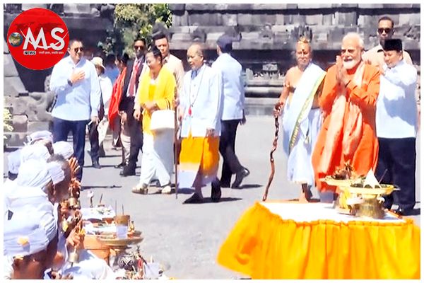 मोदी इंडोनेशिया के सबसे बड़े प्रम्बानन हिंदू मंदिर पहुंचे