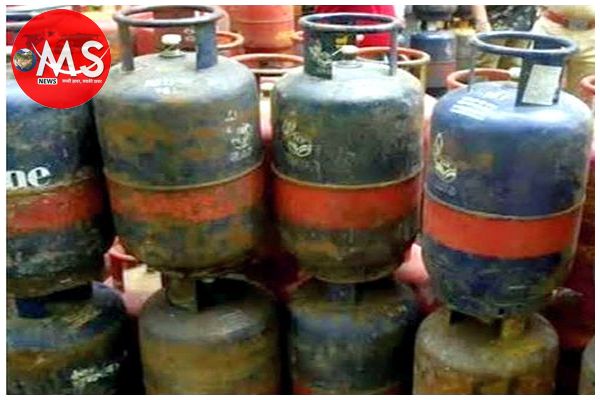 कॉमर्शियल सिलेंडर 180 रुपए हुआ सस्ता, पेट्रोल 5 और डीजल 3 रुपये सस्ता हुआ